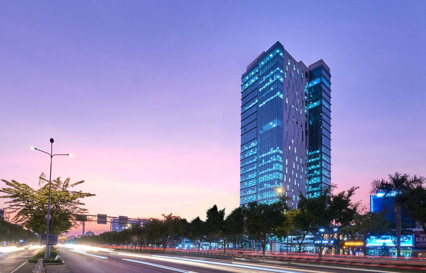 OFFICE AND APARTMENT BUILDING